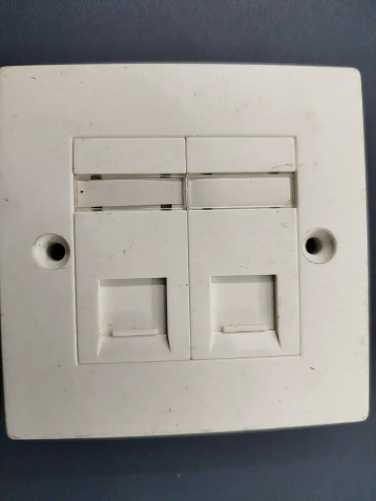 Conmutador de red Cat 6 con dos puertos